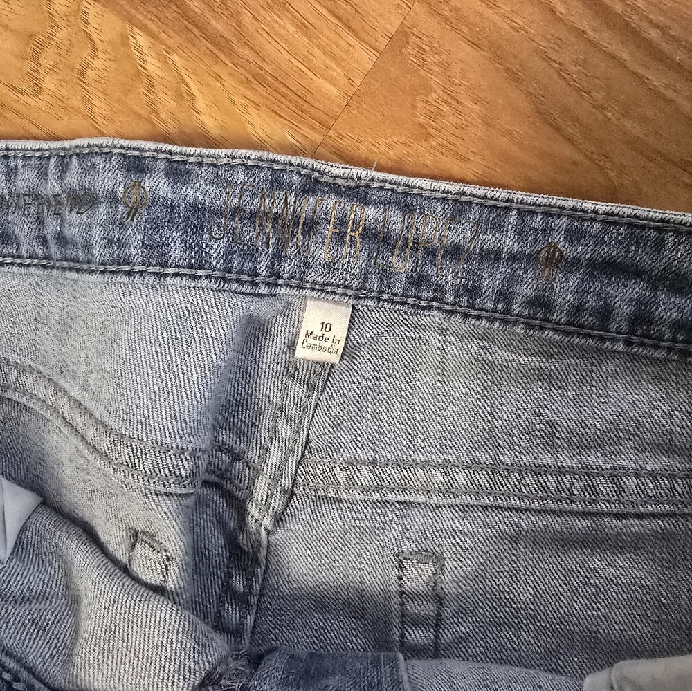 Light blue size 10 Jennifer Lopez bf jeans - Picture 4 of 4